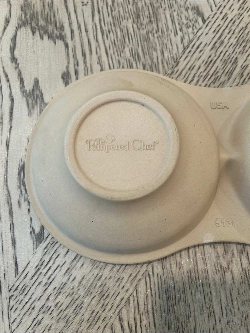 Pampered Chef Double Round Stoneware Dish in Cream